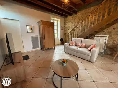 Coin salon dans l'établissement Charmant Gîte en Vendée avec Parking Privé - FR-1-426-606