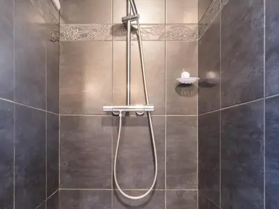 Salle de bains dans l'établissement Suite Familiale à Proximité de la Mer - FR-1-306-1331
