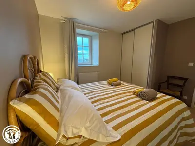Un ou plusieurs lits dans un hébergement de l'établissement Charmant Gîte en Bocage Vendéen, 3 Chambres, Parking Inclus - FR-1-426-607