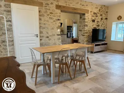 Cuisine ou kitchenette dans l'établissement Charmant Gîte en Bocage Vendéen, 3 Chambres, Parking Inclus - FR-1-426-607