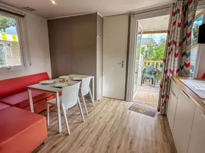 Coin salon dans l'établissement Mobil-home à Notre-Dame-de-Monts - 5 Pers. - API-1-52-1629
