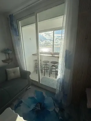 Coin salon dans l'établissement Appartement 2 chambre vue mer