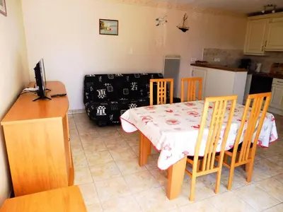 Cuisine ou kitchenette dans l'établissement Résidence Villa Helios - SAINT MARC SUR MER 2 pièces centre-ville MAE-6363
