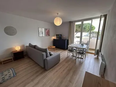 Coin salon dans l'établissement Studio avec cabines - 4 personnes - Parking - Proche plage - FR-1-224C-367