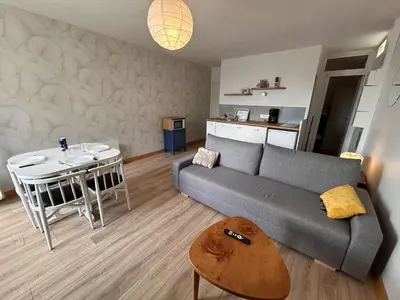Coin salon dans l'établissement Studio avec cabines - 4 personnes - Parking - Proche plage - FR-1-224C-367