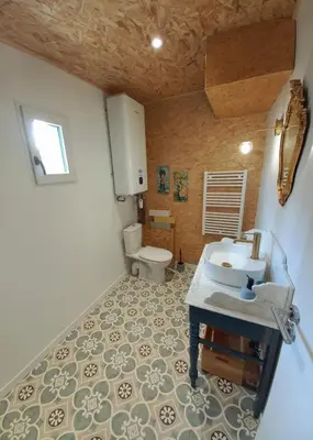 Salle de bains dans l'établissement Cottage atypique en plein coeur des vignes