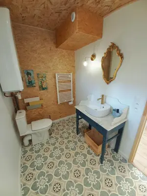 Salle de bains dans l'établissement Cottage atypique en plein coeur des vignes