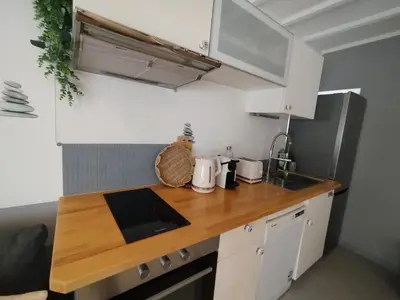 Cuisine ou kitchenette dans l'établissement Maison typique rénovée, calme et centrale