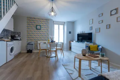 Cuisine ou kitchenette dans l'établissement Athos Confort & calme près du Puy du Fouu