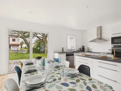 Cuisine ou kitchenette dans l'établissement Maison tout confort pour 6 avec jardin et jacuzzi