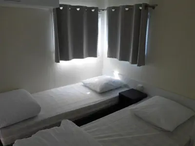 Un ou plusieurs lits dans un hébergement de l'établissement Mobil Home Confort avec Terrasse pour 6 pers. - API-1-52-1743