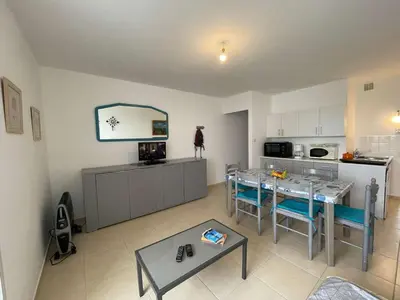 Cuisine ou kitchenette dans l'établissement SH210-35C - Appart 3 pièces 6 couchages -SAINT HILAIRE DE RIEZ