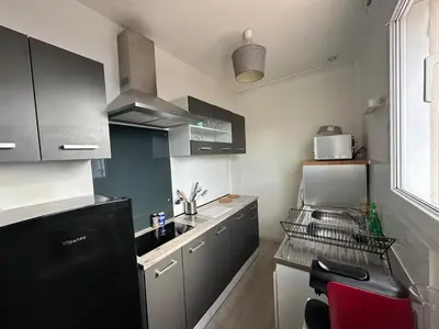 Cuisine ou kitchenette dans l'établissement Appartement situé dans le bourg de Pont Saint Martin 44860