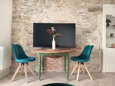 Télévision ou salle de divertissement dans l'établissement La Maison du Port de Couëron - Appartement Romance