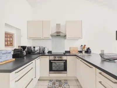 Cuisine ou kitchenette dans l'établissement Maison pour 6 avec jardin, centre Noirmoutier