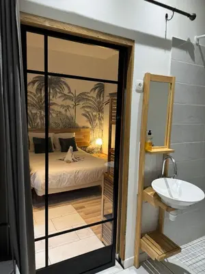 Salle de bains dans l'établissement Les Pénates de Loire