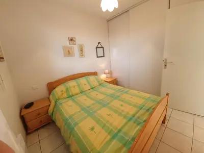 Un ou plusieurs lits dans un hébergement de l'établissement SH080-003 - Appartement 2 pièces cabine 4 couchages - SAINT HILAIRE DE RIEZ