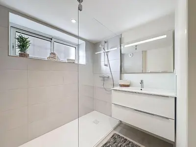 Salle de bains dans l'établissement Apartment Le Vent d'Avril by Interhome