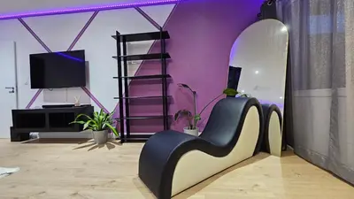 Télévision ou salle de divertissement dans l'établissement Diamond'Suite loveroom&spa44