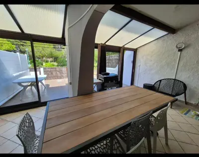 Coin salon dans l'établissement Maison cosy proche plage