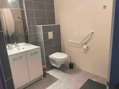 Salle de bains dans l'établissement Maison 100m2 chez Gaston