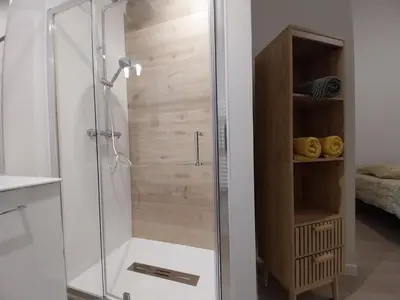 Salle de bains dans l'établissement Chez Lilian & Isa - Gîte 2-4 personnes