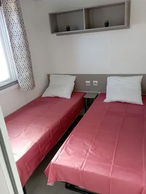 Un ou plusieurs lits dans un hébergement de l'établissement Mobil-home 6 personnes Camping 4 etoiles