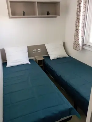 Un ou plusieurs lits dans un hébergement de l'établissement Mobil-home 6 personnes Camping 4 etoiles