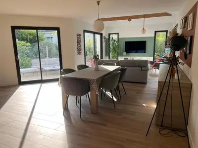 Télévision ou salle de divertissement dans l'établissement Villa avec piscine et jacuzzi proche de Nantes et de La Baule - Pornichet