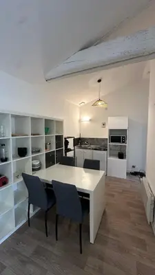 Cuisine ou kitchenette dans l'établissement Maison cosy proche Aéroport de Nantes