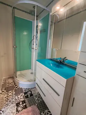 Salle de bains dans l'établissement Les Mains Dorées Gîte