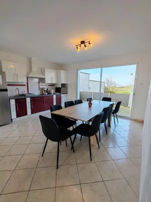 Cuisine ou kitchenette dans l'établissement Les Mains Dorées Gîte