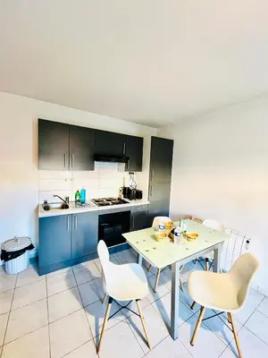 Cuisine ou kitchenette dans l'établissement La parenthèse Nantaise GARE NORD Wifi centre ville 5 min