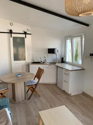 Cuisine ou kitchenette dans l'établissement studio cosy proche de l ocean