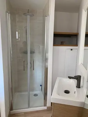 Salle de bains dans l'établissement studio cosy proche de l ocean