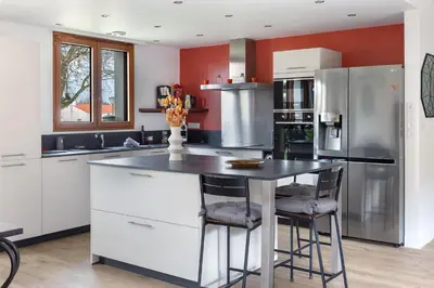 Cuisine ou kitchenette dans l'établissement Les Pavots - Spacieux & Familial