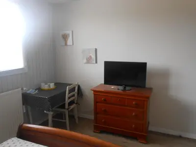 Télévision ou salle de divertissement dans l'établissement Chambre NATURE