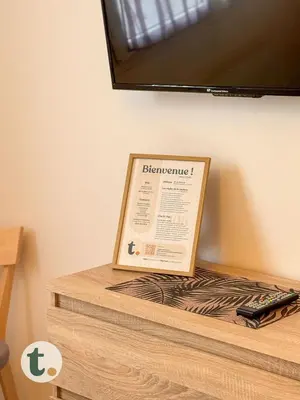 Télévision ou salle de divertissement dans l'établissement Tranquiloue - Suite Familiale - 10min Puy du Fou