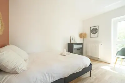 Un ou plusieurs lits dans un hébergement de l'établissement Appartement lumineux et calme au pied des Machines