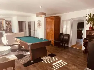Coin salon dans l'établissement Spacieuse Maison à Pouzauges - Accueille 14 Personnes