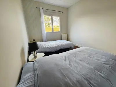 Un ou plusieurs lits dans un hébergement de l'établissement Maison avec jardin et poêle à bois proche Nantes