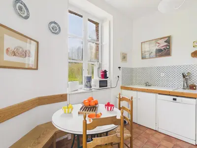 Cuisine ou kitchenette dans l'établissement Maison pour 10 avec jardin, 300 m de la plage