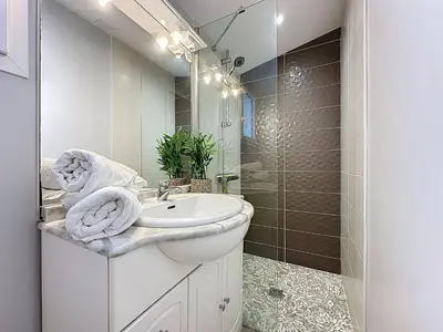 Salle de bains dans l'établissement Holiday Home Les Rochers du Roi by Interhome