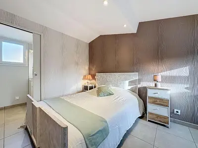 Un ou plusieurs lits dans un hébergement de l'établissement Holiday Home Les Rochers du Roi by Interhome