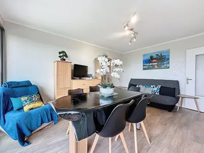 Télévision ou salle de divertissement dans l'établissement Apartment L'Ermitage-4 by Interhome