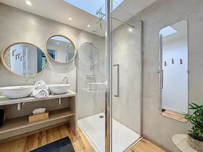 Salle de bains dans l'établissement Apartment Le Saint Gilles by Interhome