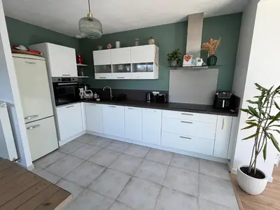 Cuisine ou kitchenette dans l'établissement Maison 2 chambres