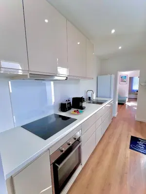 Cuisine ou kitchenette dans l'établissement L'atelier Azur - T2 Saint-Nazaire