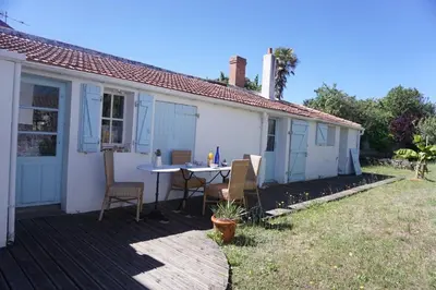 Jardin de l'établissement BA000-30C Mais 3 pièces - 4 couchages BARBATRE