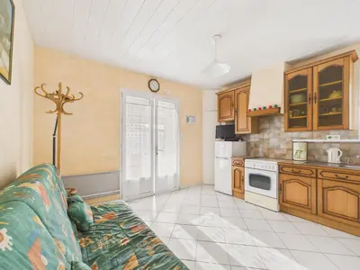 Cuisine ou kitchenette dans l'établissement Maison pour 5 avec jardin, plage à 500 m